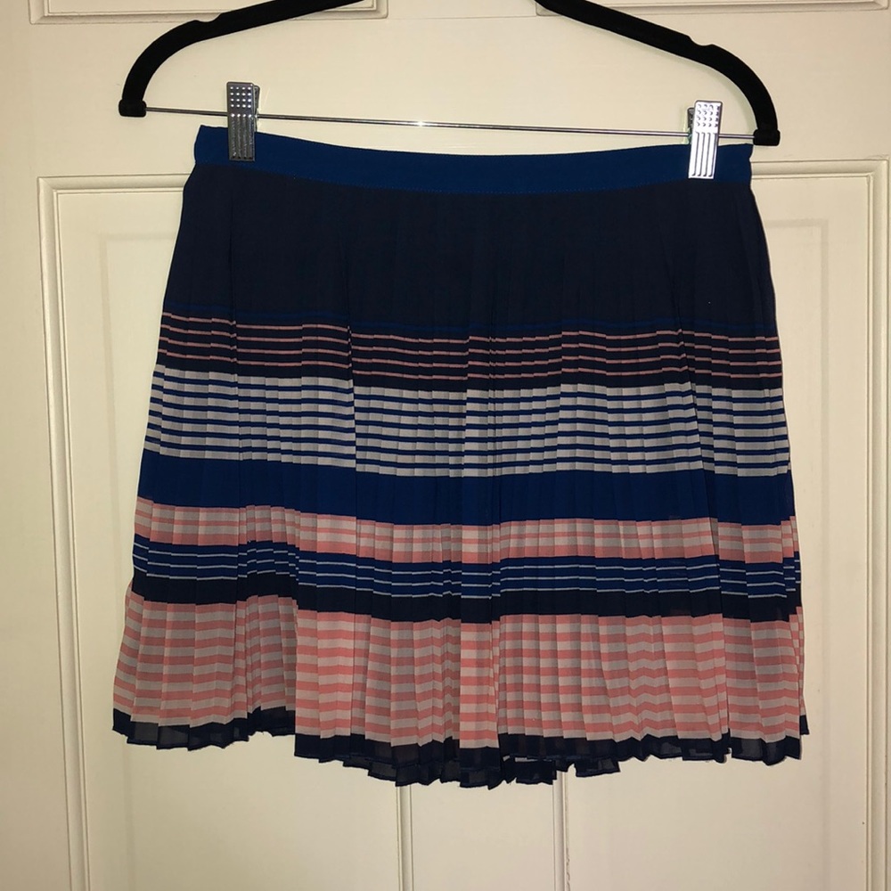 American Eagle Juniors size 4 pleated skirt